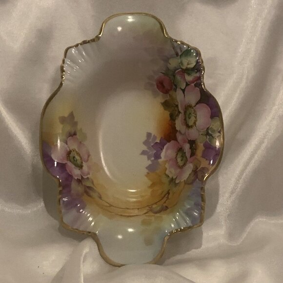 Nippon. Hand Painted 8.6" Bowl. "M". Fired Gold Edging. 6.3: Wide. D2 - Picture 1 of 6
